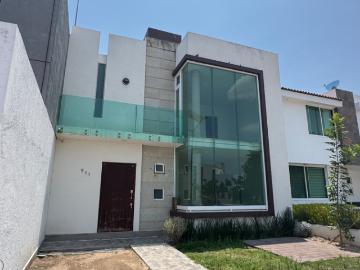Se Vende Casa en Trento con vigilancia las 24 hrs y Casa club con alberca