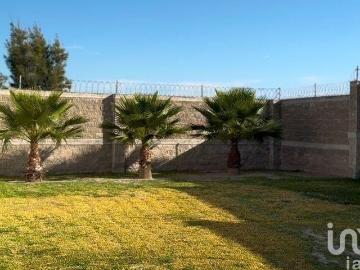 Se vende casa en Residencial cerca de Los Héroes