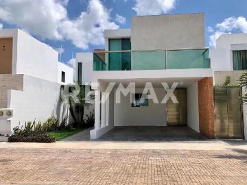 SE VENDE CASA EN RESIDENCIAL PORTO BELO, MERIDA YUCATAN