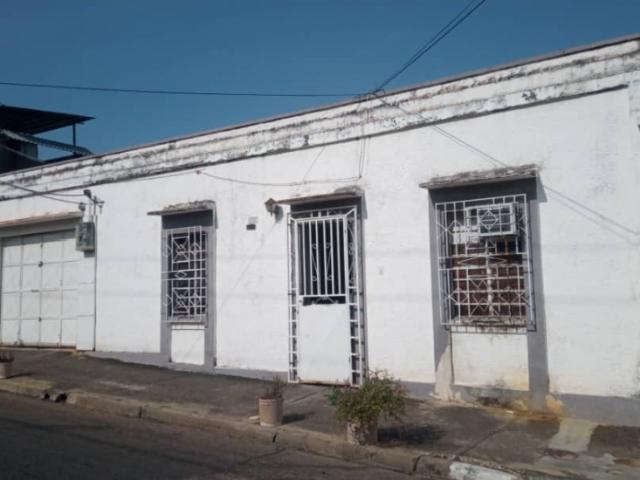 SE VENDE CASA EN SAN BLAS TIPO TALLER