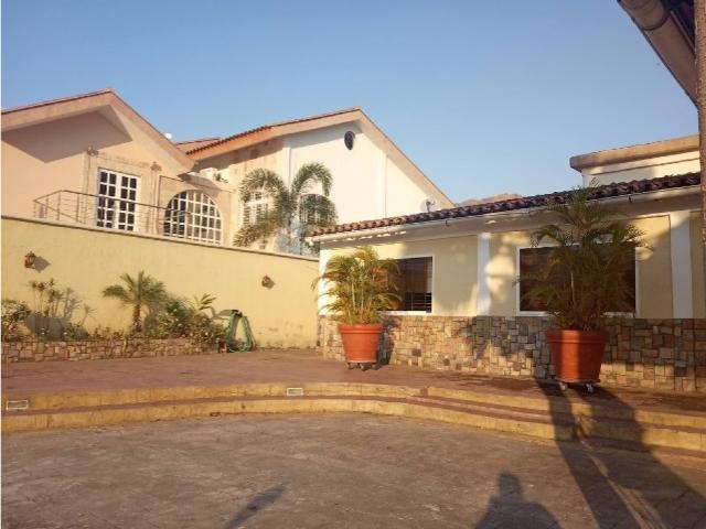 SE VENDE CASA EN SAN DIEGO