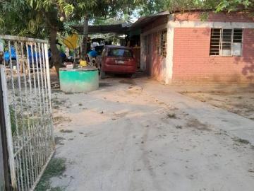 SE VENDE CASA EN TUXPAN COLONIA LA CALZADA ESQ PROLONGACION CUAUHTEMOC