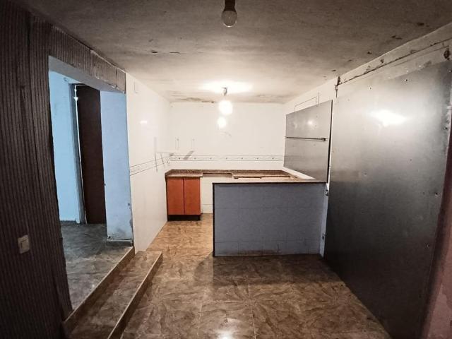 SE VENDE PISO EN TERRASSA, ZONA LA MAURINA