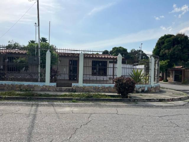CASA EN VENTA EN LA URB.LAS TRINITARIAS