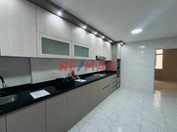 Se Vende! Casa En Urb. Primavera /Cerca A Av. America Norte Y Tupac Amaru/255M2