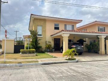 SE VENDE CASA EN VILLA TIVOLI BRISAS DEL GOLF RM