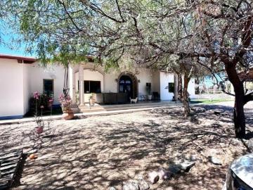 SE VENDE CASA EQUIPADA DE UNA PLANTA CON ALBERCA EN SAN PEDRO