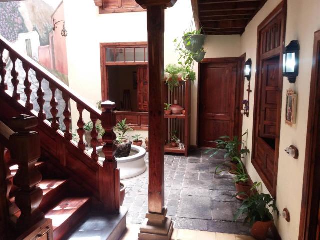 Se VENDE CASA ESTILO CANARIO, PUERTO DE LA CRUZ, 480m2 con patio interior