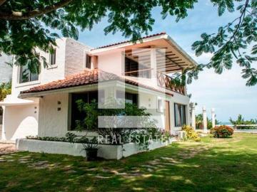 Se Vende casa frente a la Playa en Punta Barco