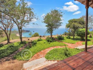 Se Vende Casa Frente al Mar en San Lorenzo