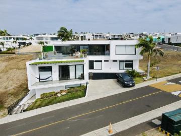 Se Vende Casa Frente al Mar en Manta