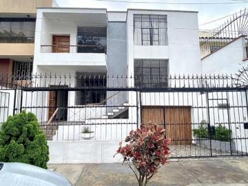 SE VENDE CASA FRENTE AL PARQUE EN AV. LA MARINA Y FAUCETT Id: 3 3 9 4 8