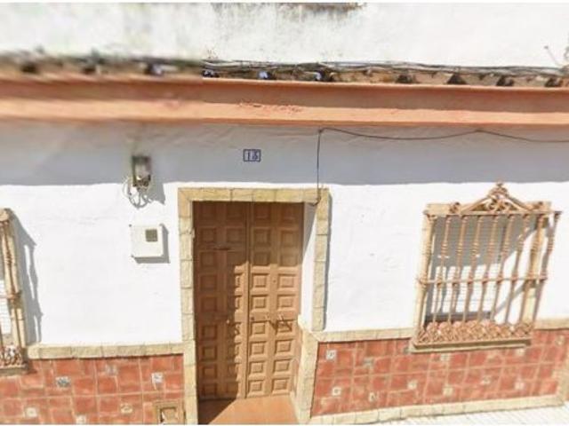 Se vende casa independiente OKUPADA en Calle Hermanos Álvarez Quintero 13 de Guillena, Sevilla