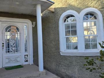 SE VENDE CASA PASEO DE LAS TORRES MUY AMPLIA