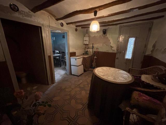 Se vende casa para reforma integral con corral
