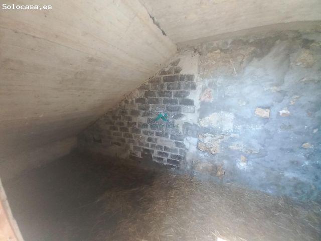 Se vende casa para reformar con terreno