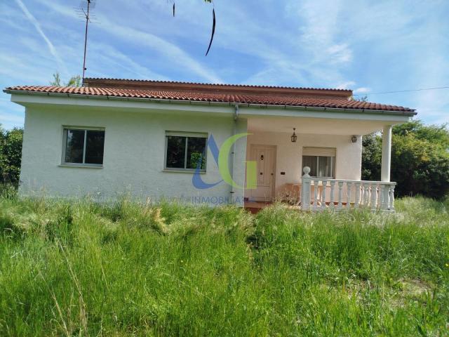 SE VENDE CASA PARA REFORMAR DE 2 HABITACIONES EN ROBLEDO DE TORIO