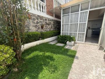Se vende casa para remodelar en Privada Lomas de Huizachal Herradura