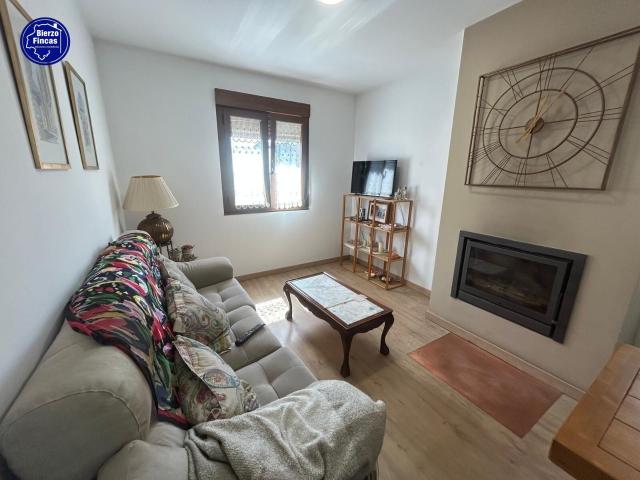 SE VENDE CASA REFORMADA CON PATIO EN PUENTE DE DOMINGO FLÓREZ