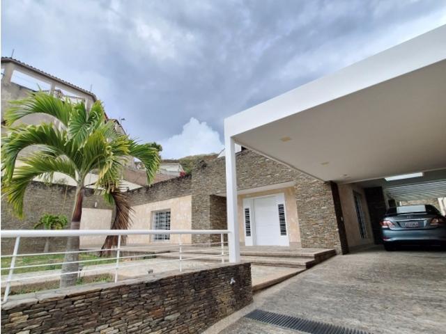 Se Vende Casa Remodelada En la Rosaleda Norte