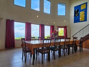 Se Vende Casa Residencial en Boquerón Cordillera Arriba