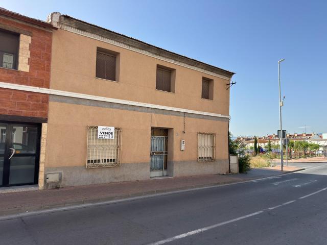 Se vende casa ubicada en el centro de la pedanía de Guadalupe