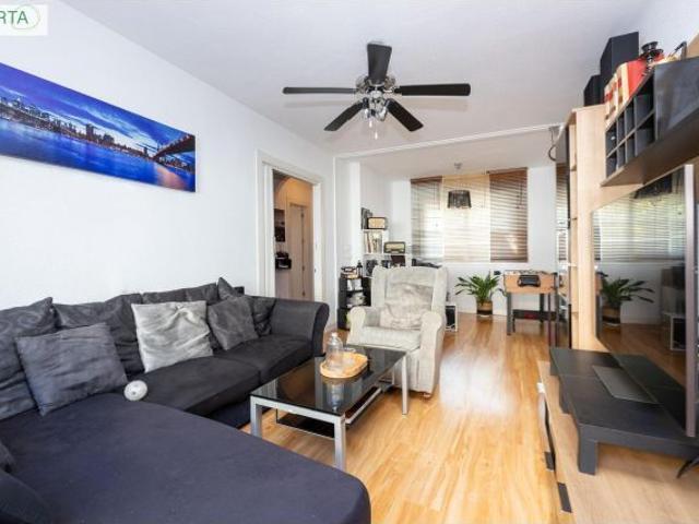 Se vende casa unifamiliar de tres dormitorios