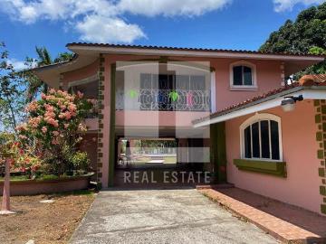 Se Vende Casa Unifamiliar Estilo Chalet, Las Cumbres