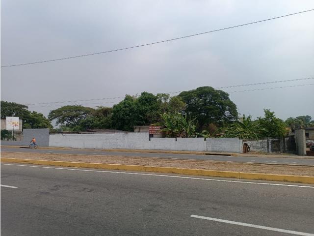SE VENDE CASA Y TERRENO AV. JOSE M. VARGAS SECTOR NAZARENO VE 08