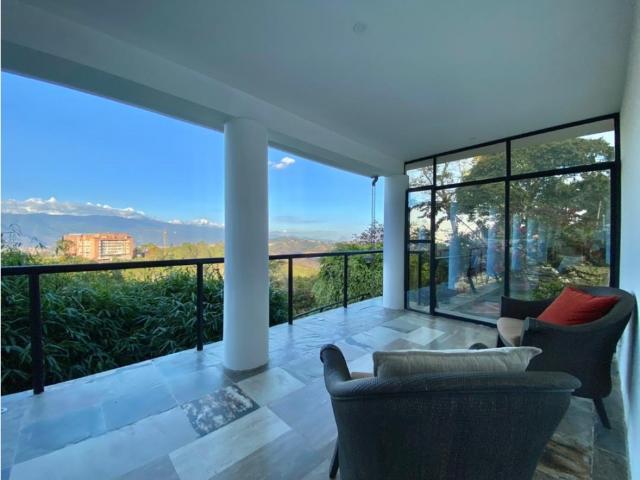 Se vende casa 1624m² 4+sh/5b/2p Alto Hatillo