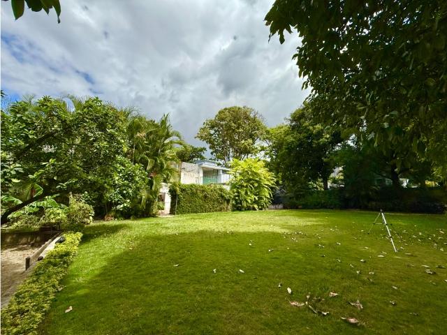 Se vende casa 1700m² 6h+2s/6b+2s/6p La Floresta