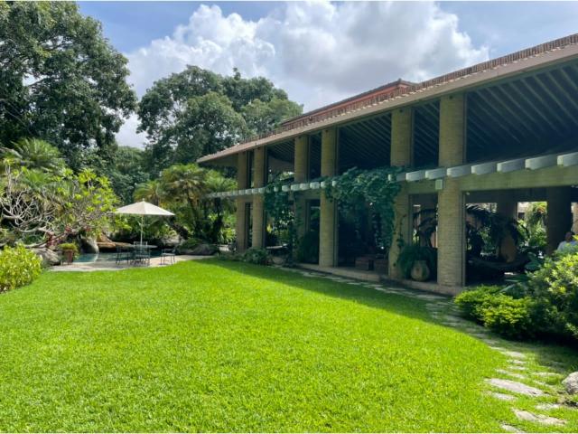 Se vende casa 1000m2 4h+3s/ 8b/ 8p Country club