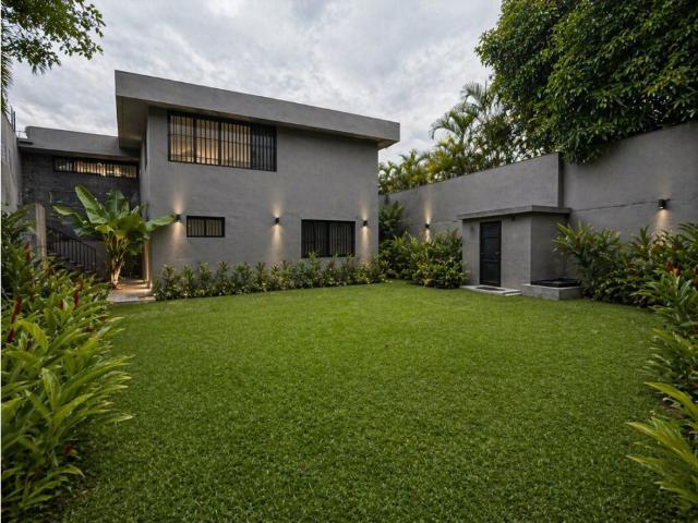Se vende casa 1077 m² 4h+s/4.5b+s/5p Altami vra