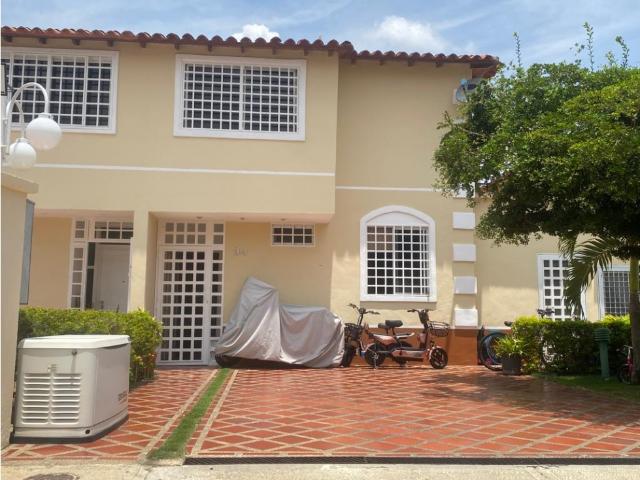 Se vende casa 115m2.3H/3B/2P. Villas de Buenaventura