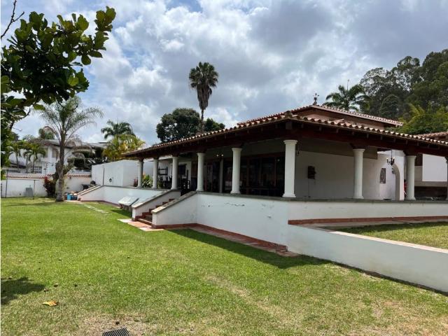 Se vende casa 1300m² 5h+1s/5b+1s/5p La Lagunita
