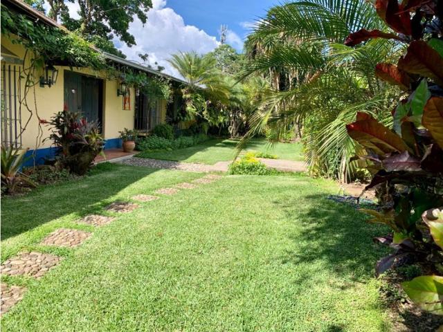 Se vende casa 1.000m2 La Lagunita 9519