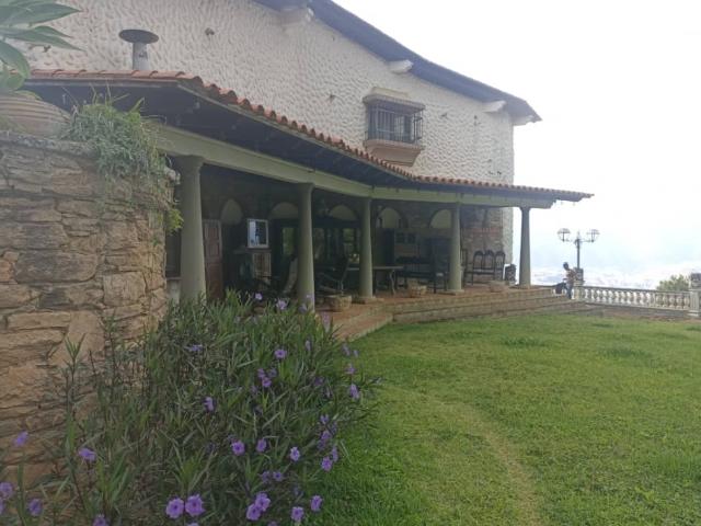 Se vende Casa 1.200m2 Alto Hatillo 3420