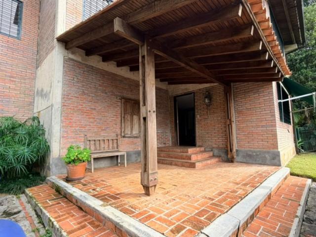Se vende Casa 1.400m² 5h/5b/1p Alto Hatillo