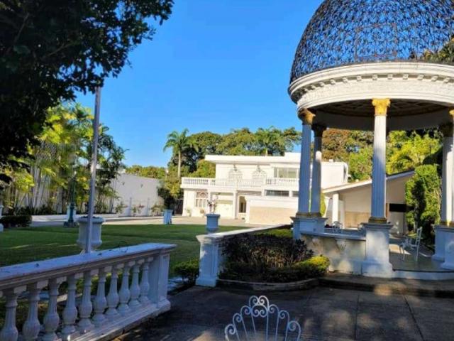 Se vende casa 2510m2 San Bernardino 1654