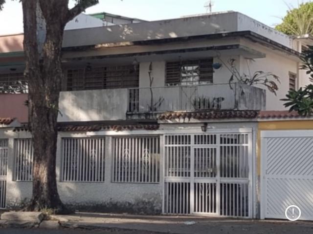 Se vende Casa 268m2. 6H+2S/4B+2S/6P. La California Norte