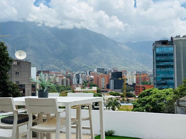 Se vende casa 2800m² 6h+2s/5b+2s/14eLas Mercedes