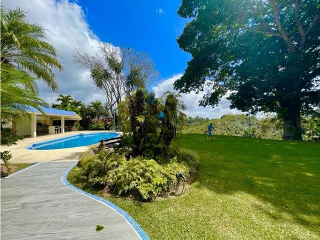 Se vende casa 2000m² 5h/5b/10p La Lagunita