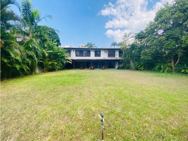 Se vende Casa 2000m² 8h+s∕11b+s∕16p en Valle Arriba