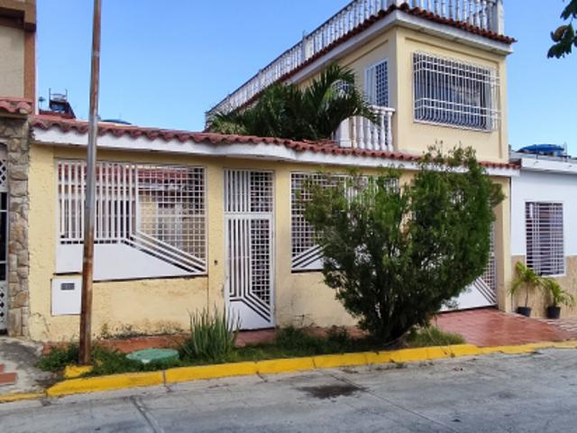 Se Vende casa 200m2 5h/4b/3p Matalinda Charallave 3626