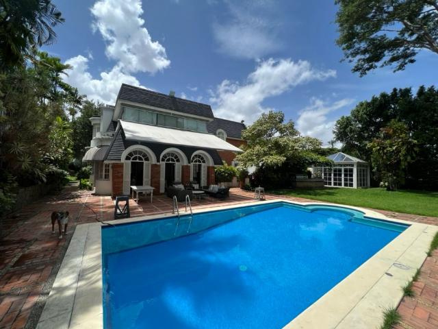 Se vende casa 2055m² 6h+1s/8b+1s/12e Country Club
