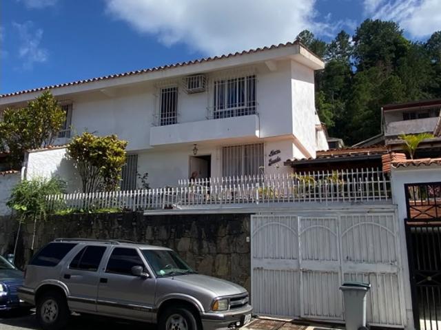 Se vende Casa 208.58m² 4h+s/4b+s/1p Alto Prado