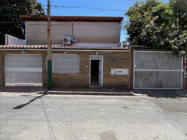 Se vende casa 220m2. 6H/5B/4P. Guatire
