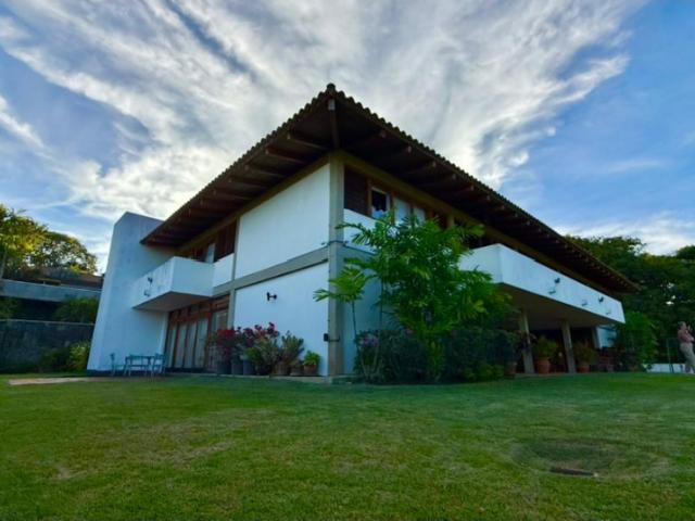 Se vende casa 2273m² 11h+2s/9b+2s/12p Lomas del Mirador
