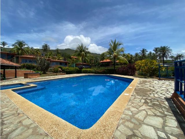 Se vende casa 229m² 3h/3b/1p Playa Guacuco, Nueva Esparta