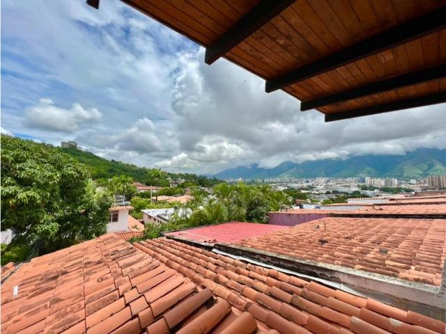 Se vende Casa 232m² 4h/5b/4p Colinas de la California